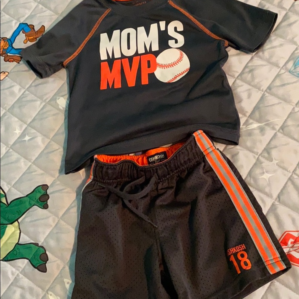 OshKosh B’gosh Mom’s MVP play outfit 2t